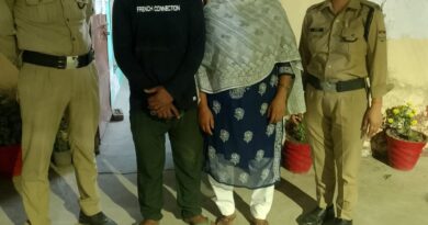 दुकान में घुसकर एक व्यक्ति पर हमला करने के आरोपी पति पत्नी को पुलिस ने किया गिरफ्तार