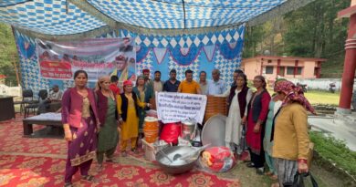 विधायक दुर्गेश्वर लाल ने 14 ग्राम पंचायतों की महिला मंगल दल को बर्टन व आवश्यक सामग्री की वितरत