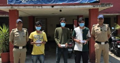 सार्वजनिक स्थान पर मार- पीट करने वालो के सर से दून पुलिस ने उतारा दबंगई का भूत