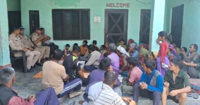 पुलिस ने ग्रामीणों के बीच चौपाल लगाकर बाल विवाह व नये कानूनों के प्रति किया सजग