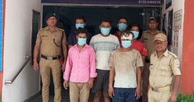 सार्वजनिक स्थानों पर हुड़दंग मचाने वाले युवाओं को पुलिस ने सिखाया सबक