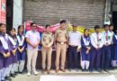 पुलिस ने स्कूली छात्र/छात्राओं के सहयोग से नुक्कड नाटक आयोजित कर आमजन को यातायात नियमों के प्रति किया जागरूक
