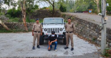 मालदेवता क्षेत्र में चौपहिया वाहनो से स्टंट ड्राइविंग के प्रकरण में शामिल चौथे वाहन को पुलिस ने किया सीज