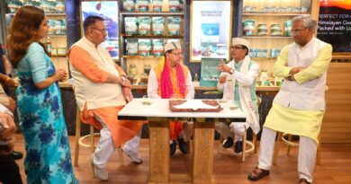 केंद्रीय मंत्री शिवराज सिंह चौहान एवं मुख्यमंत्री पुष्कर सिंह धामी ने जौलीग्रांट एयरपोर्ट में “हाउस ऑफ हिमालयाज” के स्टोर का किया शुभारंभ
