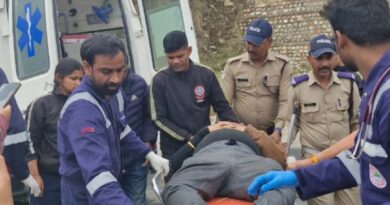 गंगोत्री राष्ट्रीय राजमार्ग पर गंगनानी नागराजा मंदिर के पास एक हेलीकॉप्टर दुर्घटनाग्रस्त 6 लोगों की हुई मौत