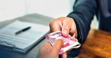 धनोल्टी तहसील का नाजिर 15000 की रिश्वत लेते रंगे हाथ गिरफ्तार
