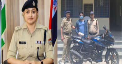 602 ग्राम चरस अवैध चरस की तस्करी करते एक युवक को  पुलिस ने किया गिरफ्तार  मोटरसाइकिल हुई सीज