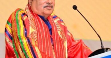 केंद्रीय सड़क परिवहन और राजमार्ग मंत्री नितिन गडकरी  ग्राफिक एरा डीम्ड यूनिवर्सिटी के 12वें दीक्षांत समारोह में हुए शामिल