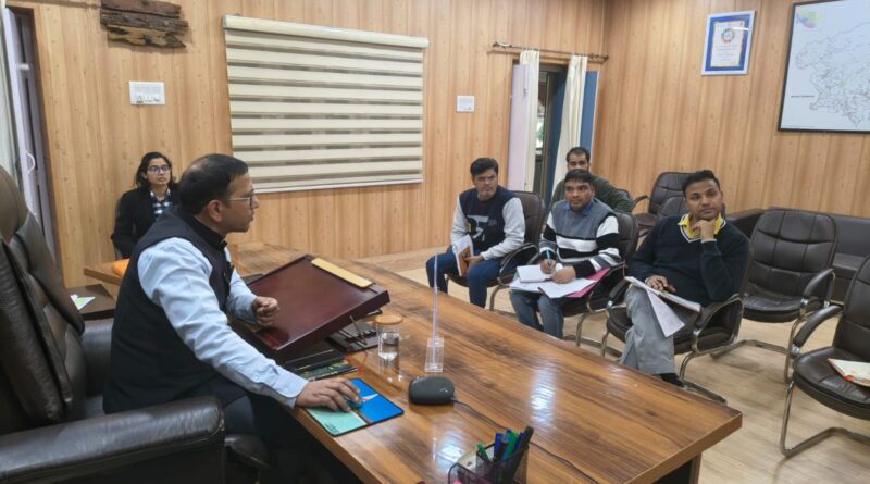 जिलाधिकारी ने फॉर्मर रजिस्ट्री की धीमी प्रगति पर जताई कड़ी नाराजगी