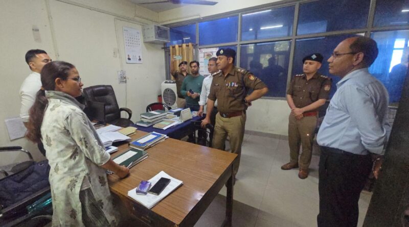 आमजन के कार्यो से जुडी शाखाओ का एसएसपी दून ने किया औचक निरीक्षण
