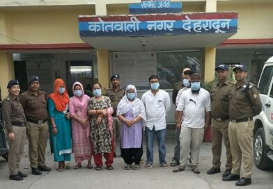 सार्वजनिक स्थान पर हुड़दंग करने वालो को दून पुलिस ने पढ़ाया कानून का पाठ