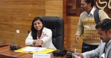 जनता दरबार मे एक युवा ने डीएम से मांगी मदद मेरी शादी करवा दो