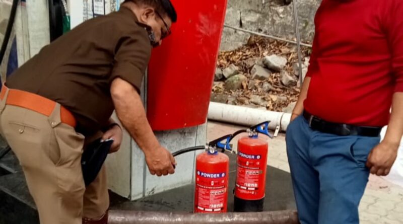 अग्नि सुरक्षा को लेकर फायर सर्विस उत्तरकाशी द्वारा किया गया गैस गोदाम व पेट्रोल पम्पों निरीक्षण