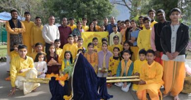 एसपी उत्तरकाशी द्वारा परिवाज़नों व गुरुकुलम के बाल सेवकों के संग दोहराया गया परंपरा, संस्कृति एवं पर्यावरण के संरक्षण का संकल्प