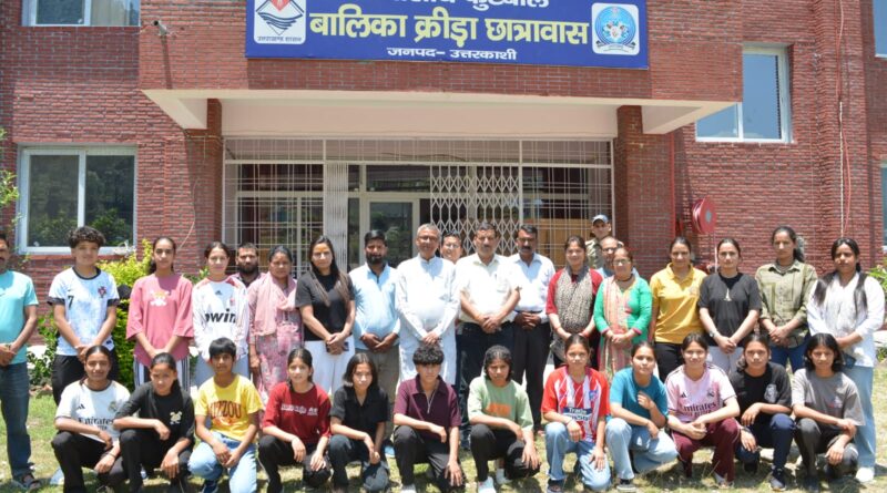 खेल परिषद के अध्यक्ष ने मनेरा स्टेडियम का किया निरीक्षण,आवासीय बालिका छात्रावास की खिलाड़ियों का जाना हाल