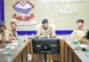 एसएसपी दून द्वारा जनपद के समस्त राजपत्रित अधिकारियों/थाना प्रभारियों के साथ की मासिक अपराध गोष्ठी