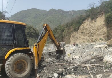 नगर निगम का बड़ा एक्शन रिस्पना नदी में भू-माफियाओं का अवैध निर्माण ध्वस्त