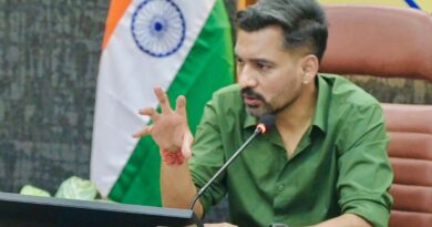 बैंकों की मनमानी पर डीएम सख्त ‘जनता को परेशान किया तो होगी कार्रवाई, जिले का पैसा जिले के विकास में ही लगेगा