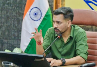 बैंकों की मनमानी पर डीएम सख्त ‘जनता को परेशान किया तो होगी कार्रवाई, जिले का पैसा जिले के विकास में ही लगेगा