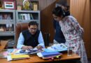 विशेष गहन पुनरीक्षण (एसआईआर) अभियान के तहत डीएम ने ऑनलाइन गणना फॉर्म भरा