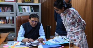 विशेष गहन पुनरीक्षण (एसआईआर) अभियान के तहत डीएम ने ऑनलाइन गणना फॉर्म भरा