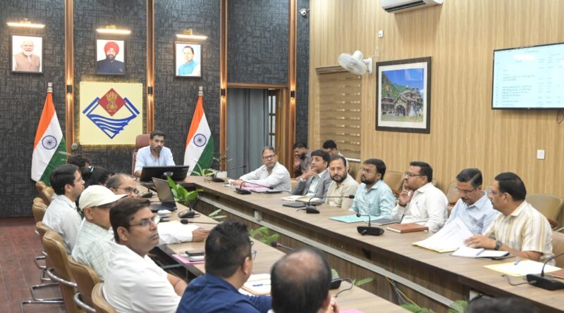 जिलाधिकारी डॉ. आशीष चौहान की अध्यक्षता में ऋषिकेश क्षेत्र की प्रमुख विकास परियोजनाओं की हुई समीक्षा बैठक 