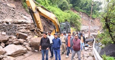 जिलाधिकारी ने स्यानाचट्टी, भूस्खलन क्षेत्र का किया स्थलीय निरीक्षण