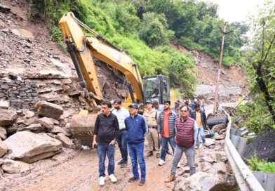 जिलाधिकारी ने स्यानाचट्टी, भूस्खलन क्षेत्र का किया स्थलीय निरीक्षण