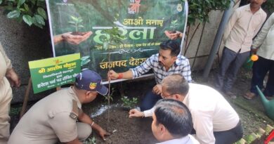 जिलाधिकारी डॉ0 आशीष चौहान ने किया वृक्षारोपण, कहा पौधारोपण को बनाएं जन-आंदोलन