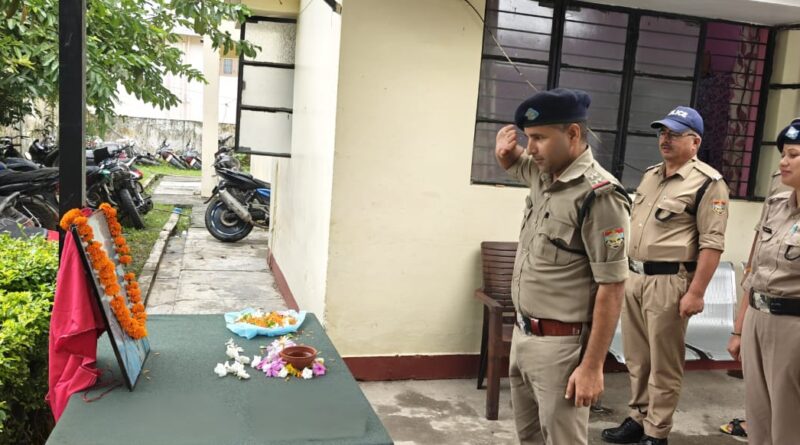 श्रीदेव सुमन जी के बलिदान दिवस पर उत्तरकाशी पुलिस द्वारा श्रद्धांजलि अर्पित की गयी