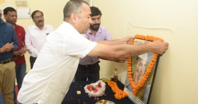 अमर शहीद श्रीदेव सुमन के बलिदान दिवस पर मुख्य विकास अधिकारी ने अर्पित की श्रद्धांजलि 