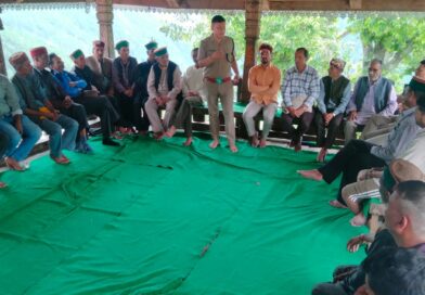 मोरी पुलिस की चौपाल में जनजागरूकता का संदेश, ग्रामीणों को पढ़ाया महिला एवं साइबर सुरक्षा का पाठ