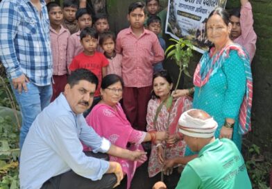 स्वच्छता एवं पर्यावरण जागरूकता अभियान के अंतर्गत विद्यालयों में वृक्षारोपण कार्यक्रम हुआ आयोजित