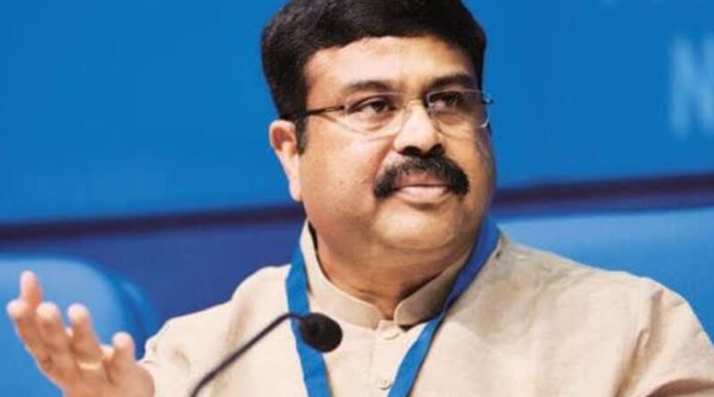 शिक्षा मंत्री धर्मेंद्र प्रधान ने दिया इस्तीफा
