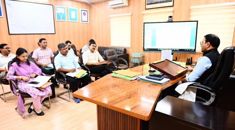 जिलाधिकारी ने की खाद्य संरक्षा विभाग एवं संभागीय परिवहन विभाग की समीक्षा