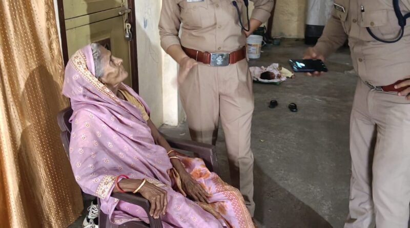 दून पुलिस पहुंची बुज़ुर्गों के द्वारा बुज़ुर्गों से मुलाक़ात कर ली उनकी कुशलक्षेम