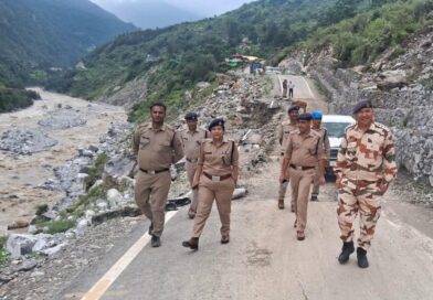 एसपी उत्तरकाशी द्वारा किया गया गंगोत्री हाइवे/कांवड़ रुट एवं पापड़गाड़ (भटवाड़ी) भू-धंसाव प्रभावित क्षेत्र का स्थलीय निरीक्षण
