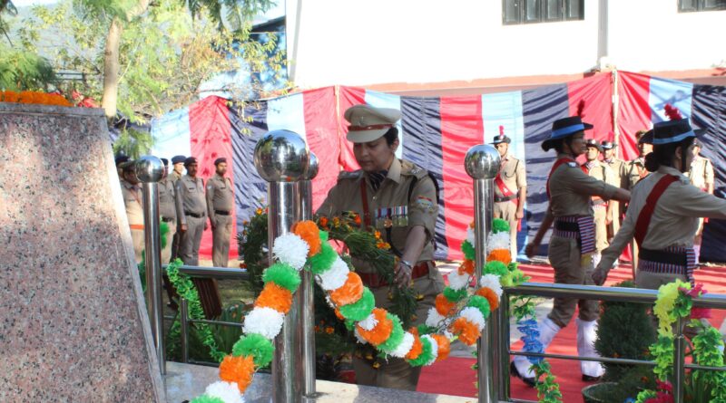 पुलिस स्मृति दिवस पर शहीद जवानों को भावभीनी श्रद्धांजलि, परिजनों को किया सम्मानित